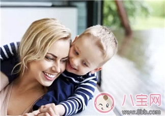 寶寶過分依賴愛粘人的原因 如何讓寶寶變得自立