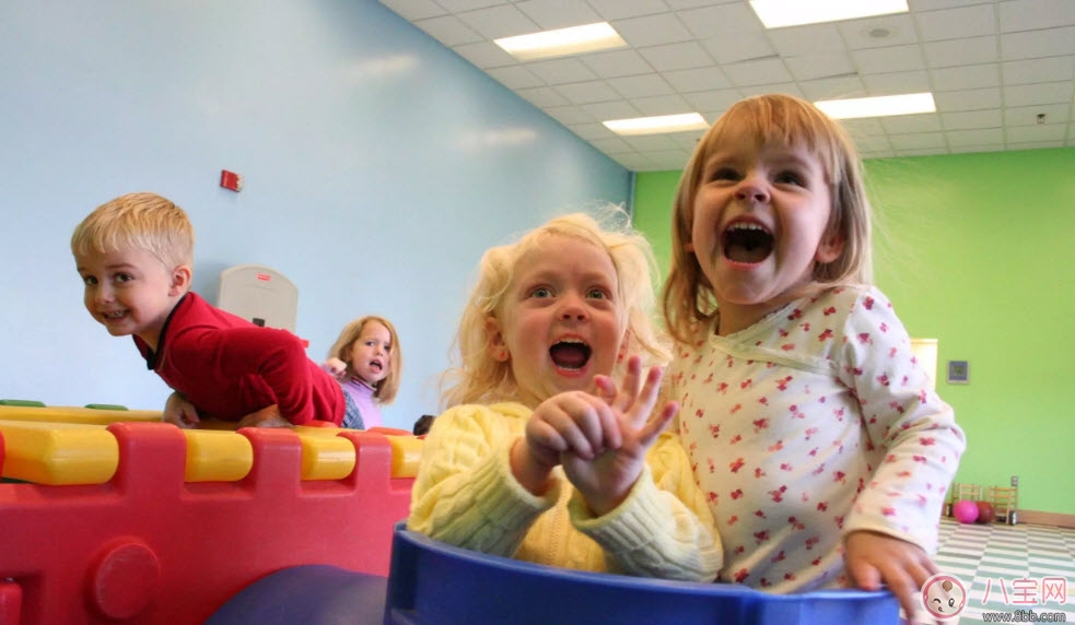 家里孩子之間吵架如何處理 怎么教會(huì)孩子和睦相處