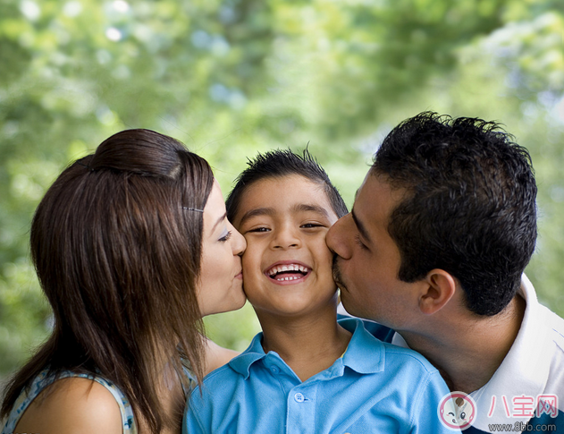 孩子不大方其實(shí)是因?yàn)檫@個 如何讓孩子變得大方起來