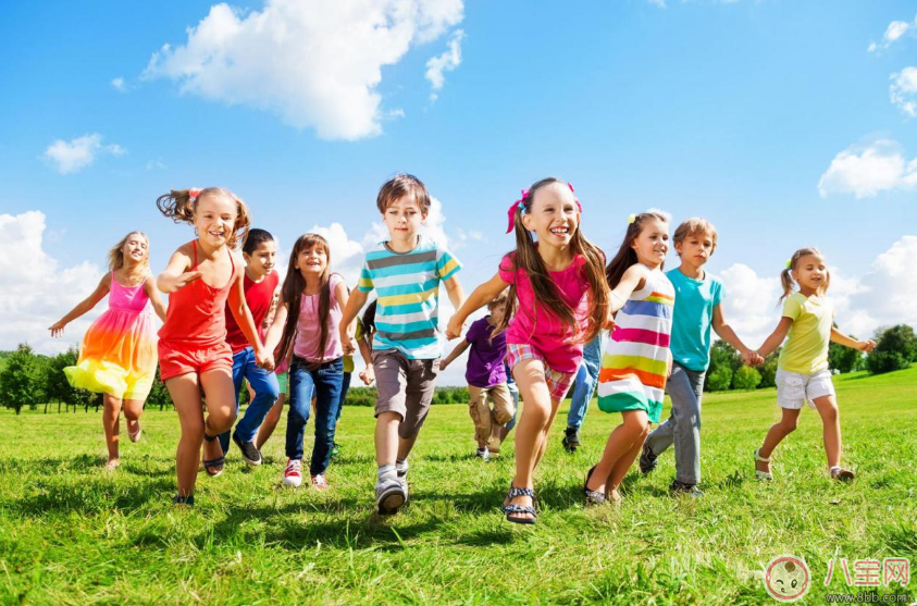 蔣勤勤兒子獨(dú)自參加夏令營(yíng) 孩子參加夏令營(yíng)需要準(zhǔn)備什么 蔣勤勤兒子獨(dú)自參加夏令營(yíng) 孩子參加夏令營(yíng)需要準(zhǔn)備什么