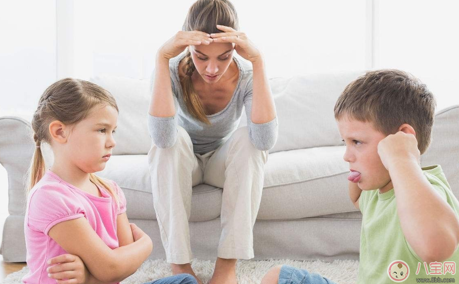 家長孩子的面撿別人的手機 父母的一言一行都會影響孩子