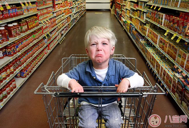 小孩子一看到玩具就想要 不買就哭怎么辦