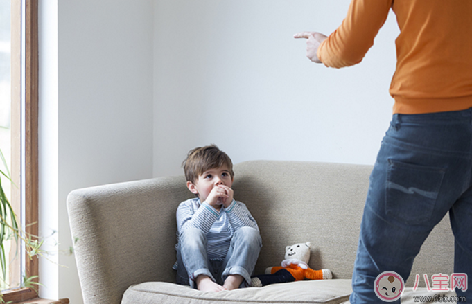 小孩子一看到玩具就想要 不買就哭怎么辦