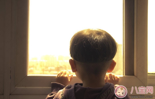 孩子性格內(nèi)向怎么引導(dǎo) 性格內(nèi)向的原因是什么