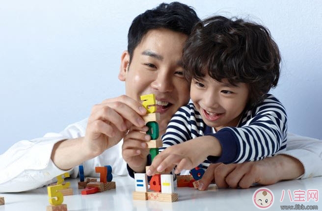 適合寶寶和爸爸一起玩的親子游戲 父親和寶寶的親子游戲
