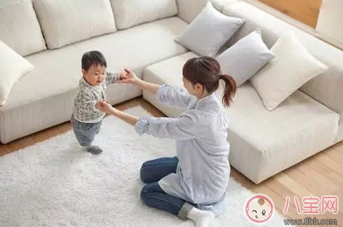 親子游戲讓寶寶輕松學(xué)會走路 寶寶練習(xí)走路親子游戲