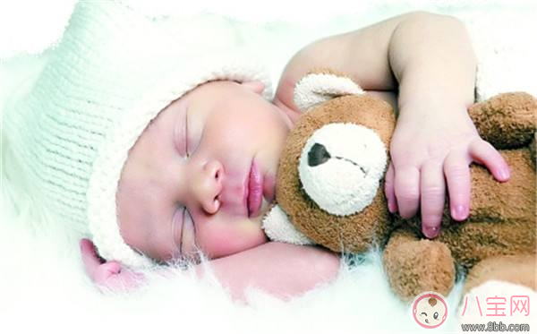 孩子哪些睡覺(jué)姿勢(shì)不正確    錯(cuò)誤的睡姿對(duì)孩子的影響很?chē)?yán)重