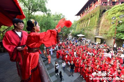 拋繡球寓意拋繡球選夫婿最早源于什么？