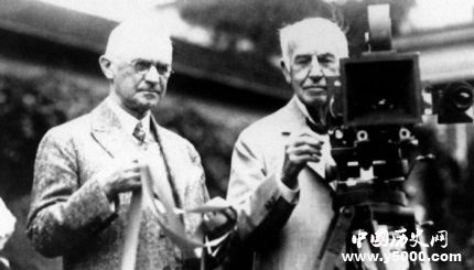 愛迪生生平故事簡(jiǎn)介愛迪生的發(fā)明有哪些？