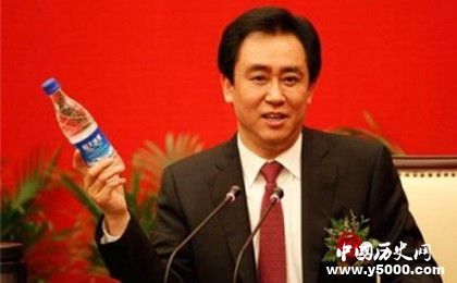 許家印簡(jiǎn)介許家印生平經(jīng)歷介紹許家印做過哪些慈善事業(yè)