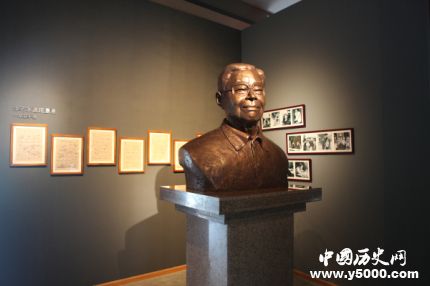 草嬰生平經(jīng)歷簡(jiǎn)介如何評(píng)價(jià)草嬰？