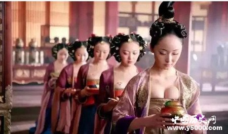 皇帝幼年結(jié)婚啥都不懂怎么辦？