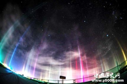 青海茶卡出現(xiàn)極美光柱 光柱現(xiàn)象產(chǎn)生的原因是什么？