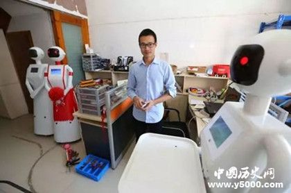 初中學(xué)歷造出送餐機(jī)器人學(xué)歷和能力哪個(gè)更重要