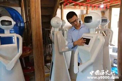 初中學(xué)歷造出送餐機(jī)器人學(xué)歷和能力哪個(gè)更重要