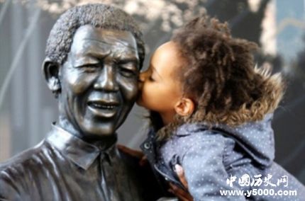 曼德拉生平經(jīng)歷簡(jiǎn)介怎樣評(píng)價(jià)曼德拉的一生？