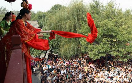 拋繡球寓意拋繡球選夫婿最早源于什么？