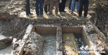 東北夫妻合葬墓出土未分解桑蠶絲是怎么回事？