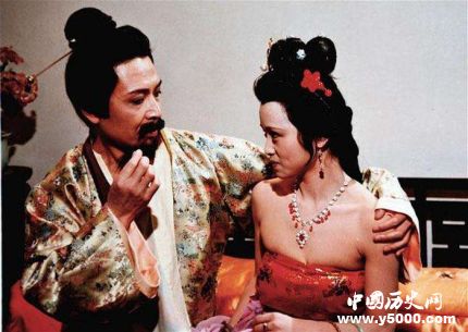 紅樓夢賈珍人物形象分析賈珍和秦可卿什么關(guān)系？