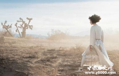 《VOGUE》雜志簡(jiǎn)介雜志發(fā)展史介紹VOGUE雜志內(nèi)容介紹 《VOGUE》雜志簡(jiǎn)介雜志發(fā)展史介紹VOGUE雜志內(nèi)容介紹