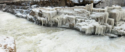 壺口瀑布冰凌奇觀冰凌的形成原因是什么？