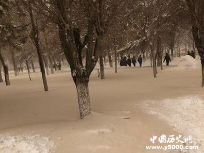 烏魯木齊下黃雪是怎么回事烏魯木齊氣候環(huán)境怎么樣