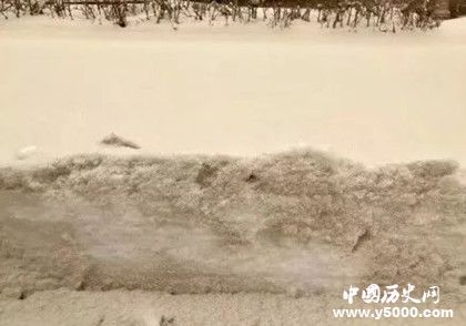 烏魯木齊下黃雪是怎么回事烏魯木齊氣候環(huán)境怎么樣 烏魯木齊下黃雪是怎么回事烏魯木齊氣候環(huán)境怎么樣