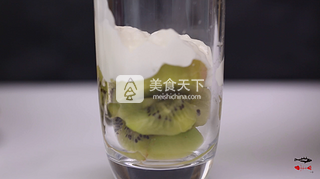 每個(gè)人的心中都有一杯水果酸奶杯的做法步驟：6