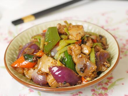 葷素搭配營(yíng)養(yǎng)的大腸炒五花肉怎么做？