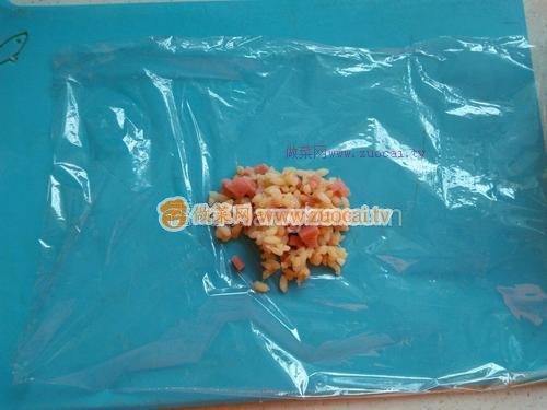 肉松火腿飯團(tuán)的做法