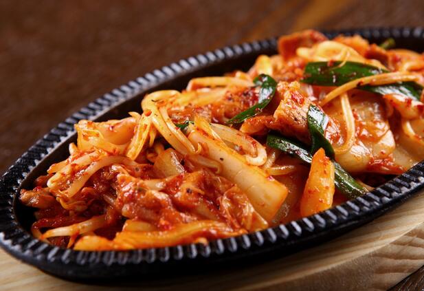 經(jīng)典下飯菜辣白菜炒五花肉怎么做？