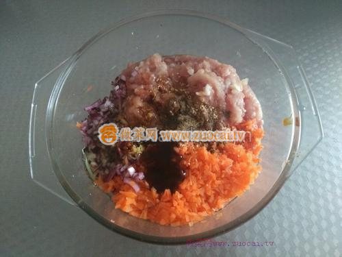 黑胡椒胡蘿卜豬肉餅的做法