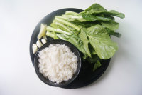 不需要技術(shù)含量的【姬松茸排骨煲仔飯】的做法步驟3