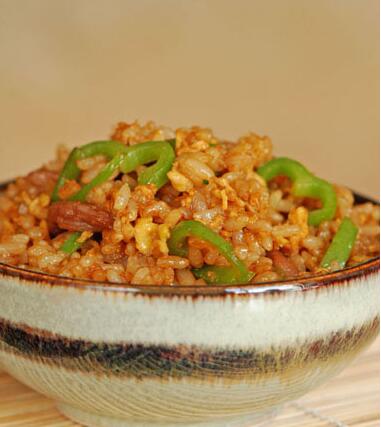 美味的青椒肉絲蛋炒飯?jiān)趺醋觯?/ data-5Z6k=