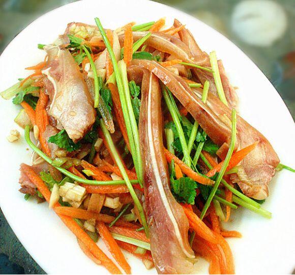 開胃小菜涼拌豬耳怎么做？