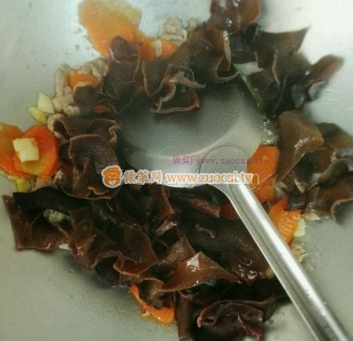 胡蘿卜炒白菜的做法