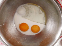 戚風(fēng)杯子蛋糕的做法步驟2