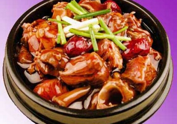 冬季養(yǎng)生菜紅燒鹿肉怎么做？