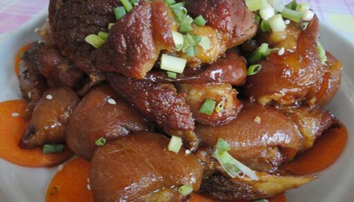 怎么做醬香濃郁的醬燒豬蹄？