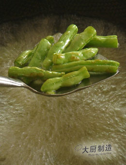 干煸蕓豆步驟圖2過油炸蕓豆