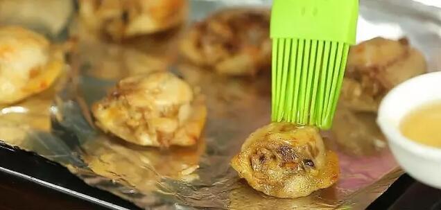 金黃飽滿的芝士雞翅包飯?jiān)趺醋觯?/ data-zgm8=