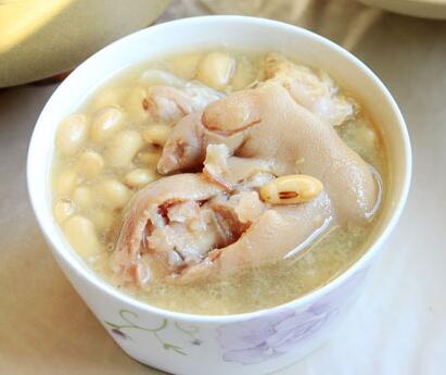 肥而不膩的無(wú)油奶香豬蹄湯怎么做？