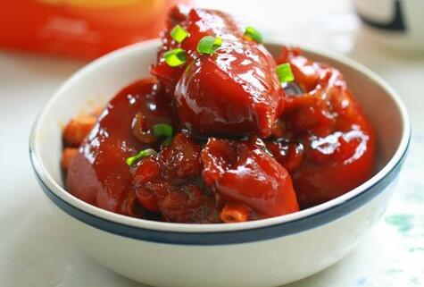 如何做壯腰養(yǎng)身的冰糖豬蹄？