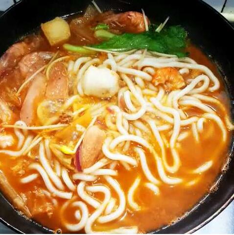 酸辣開胃的泡菜海鮮烏冬怎么做？