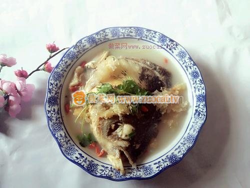 枸杞銀耳魚頭湯的做法