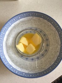 藍(lán)莓醬松餅的做法步驟2