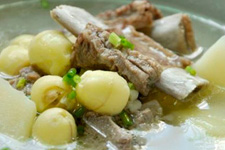 土豆燉排骨的做法