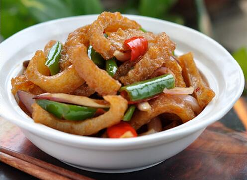 如何做酸辣肉皮？