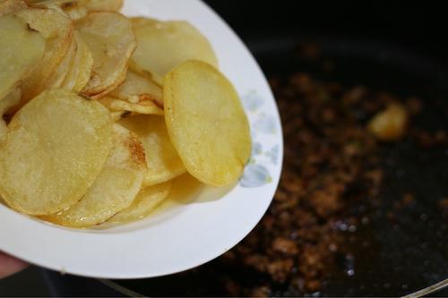 香辣干鍋土豆的做法