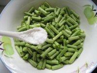 腌酸豆角的做法步驟3